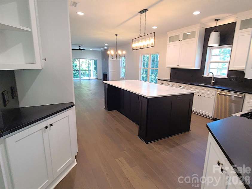 444 19th Avenue Circle, Hickory, NC 28601.  MLS# CAR4187456, YatesRealty ID 14718. Quartz countertops and backsplash