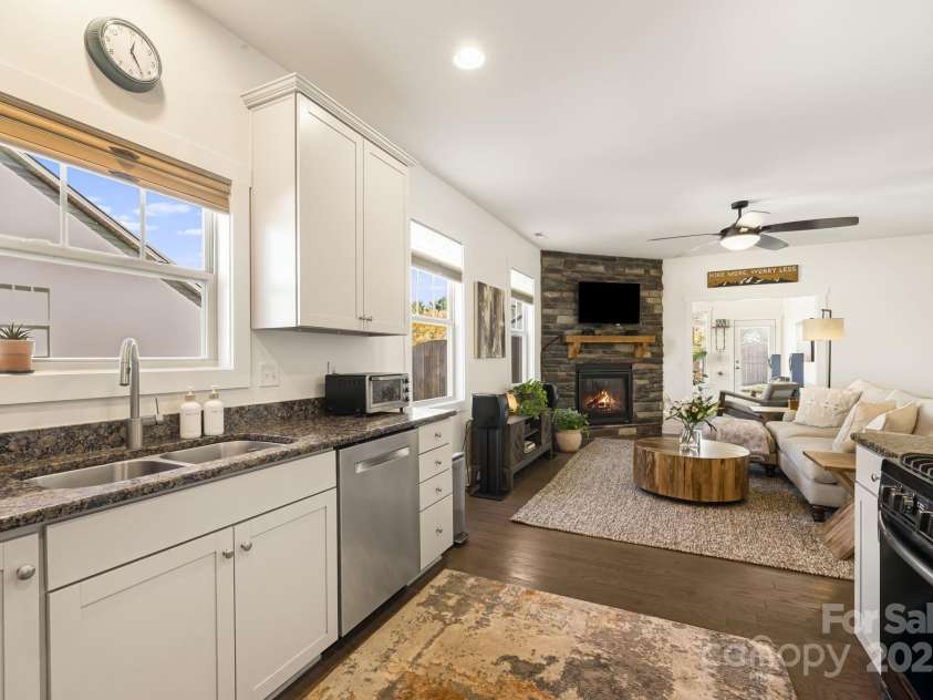 504 Rosebud Orchid Way, Weaverville, NC 28787.  MLS# CAR4318464, YatesRealty ID 14719. Granite Counter Tops with soft close cabinets and doors!