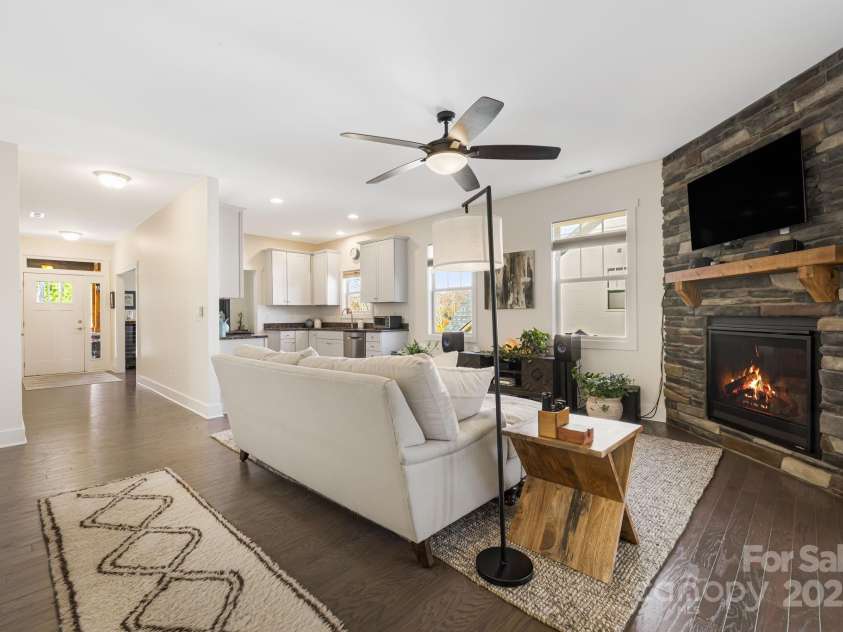 504 Rosebud Orchid Way, Weaverville, NC 28787.  MLS# CAR4318464, YatesRealty ID 14719. Natural Gas fireplace for cozy cold nights, just flip the wall switch to turn on!