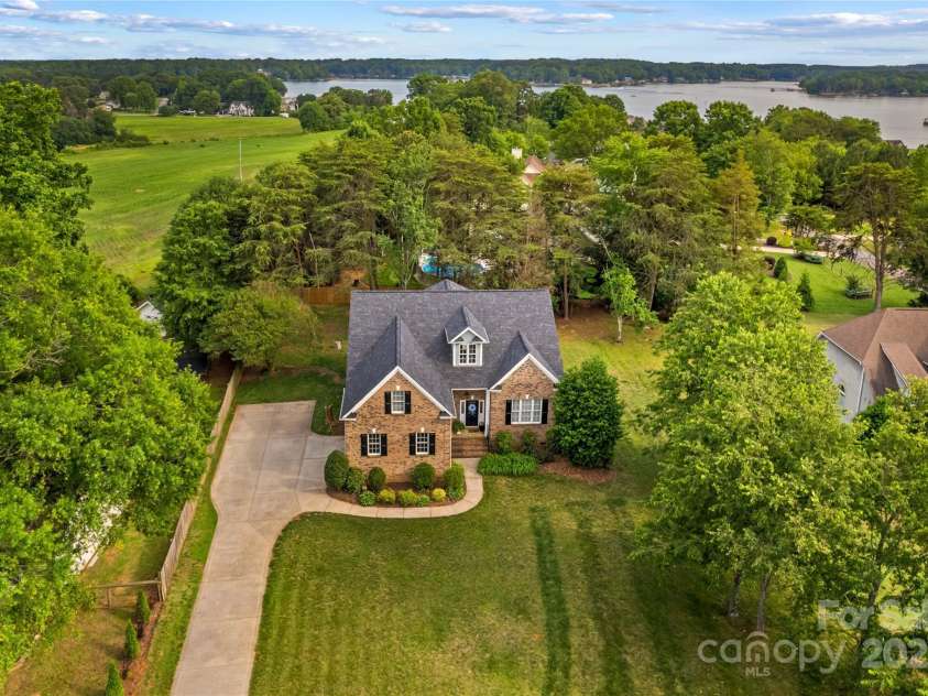 7923 Mountain Shore Drive, Sherrills Ford, NC 28673.  MLS# CAR4251735, YatesRealty ID 14719. 