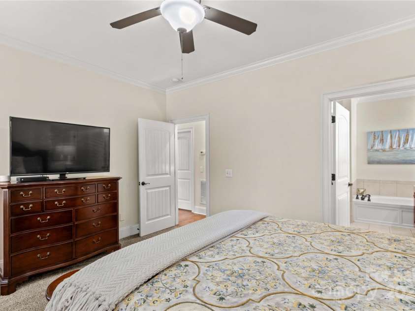 7923 Mountain Shore Drive, Sherrills Ford, NC 28673.  MLS# CAR4251735, YatesRealty ID 14719. 