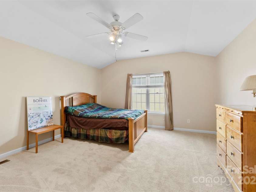 17240 Georgian Hall Drive, Charlotte, NC 28277.  MLS# CAR4296135, YatesRealty ID 1472. Large Bonus or 5th bedroom