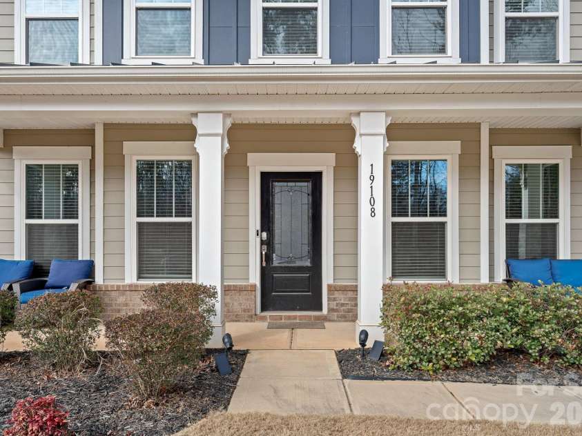 19108 Birdmeadow Drive, Huntersville, NC 28078.  MLS# CAR4342549, YatesRealty ID 1472. 