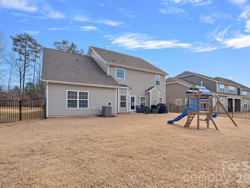 19108 Birdmeadow Drive, Huntersville, NC 28078.  MLS# CAR4342549, YatesRealty ID 1472. 