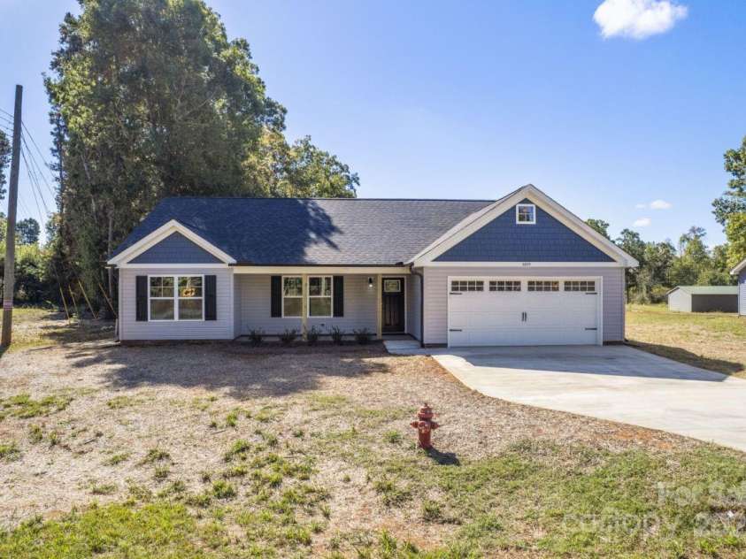 6009 Zoo Parkway, Asheboro, NC 27205.  MLS# CAR4310404, YatesRealty ID 14720. 
