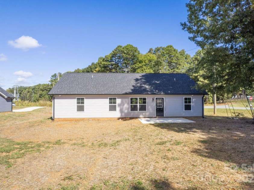 6009 Zoo Parkway, Asheboro, NC 27205.  MLS# CAR4310404, YatesRealty ID 14720. 