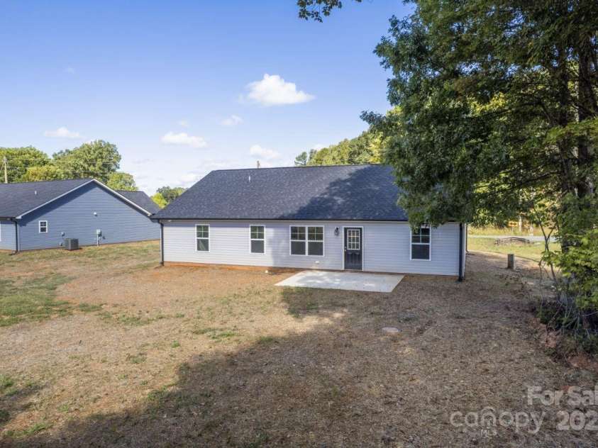 6009 Zoo Parkway, Asheboro, NC 27205.  MLS# CAR4310404, YatesRealty ID 14720. 