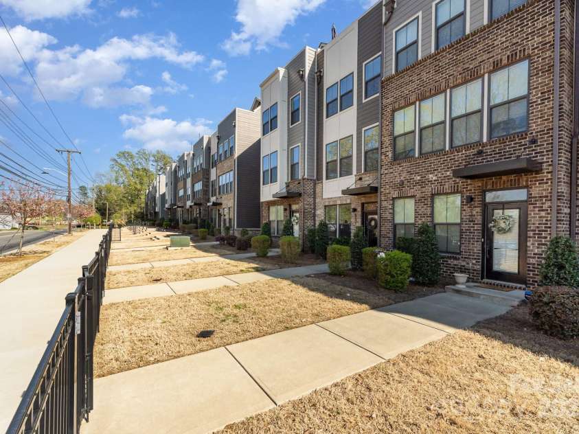 532 Billingsley Road, Charlotte, NC 28211.  MLS# CAR4241781, YatesRealty ID 14721. 