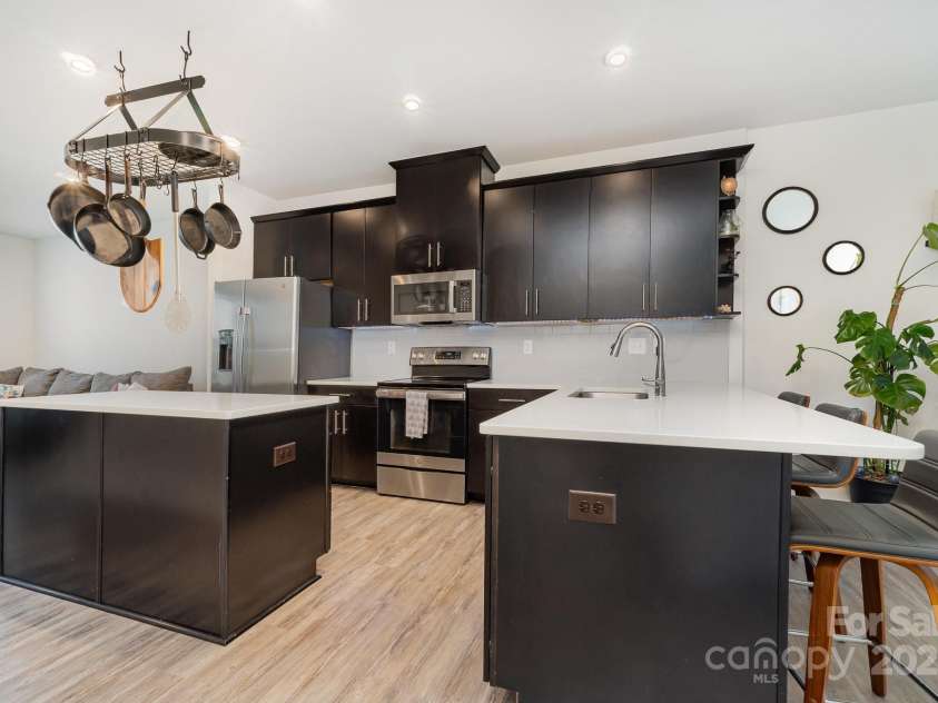 532 Billingsley Road, Charlotte, NC 28211.  MLS# CAR4241781, YatesRealty ID 14721. 