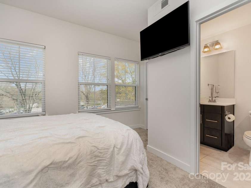 532 Billingsley Road, Charlotte, NC 28211.  MLS# CAR4241781, YatesRealty ID 14721. 