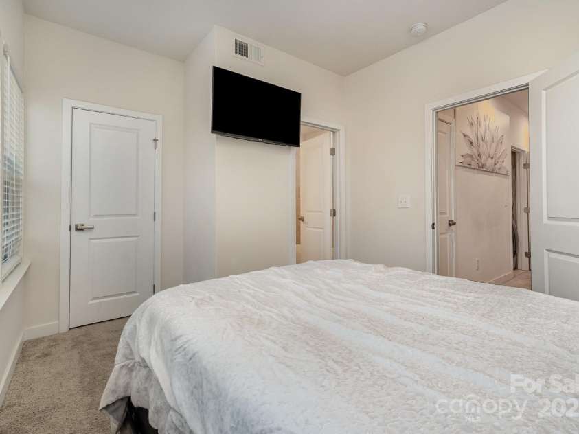 532 Billingsley Road, Charlotte, NC 28211.  MLS# CAR4241781, YatesRealty ID 14721. 