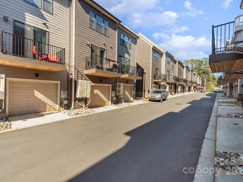 532 Billingsley Road, Charlotte, NC 28211.  MLS# CAR4241781, YatesRealty ID 14721. 