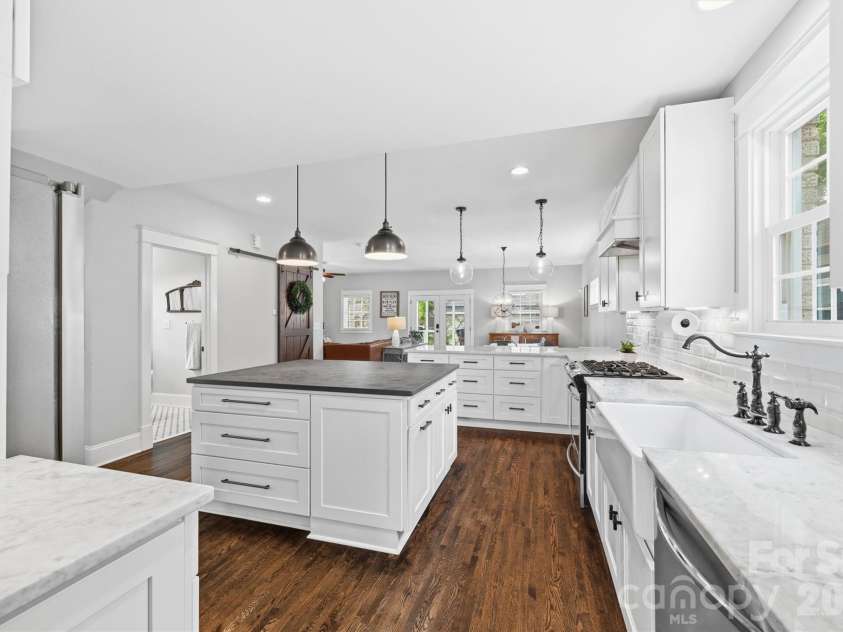 2240 Bay Street, Charlotte, NC 28205.  MLS# CAR4369987, YatesRealty ID 14723. 