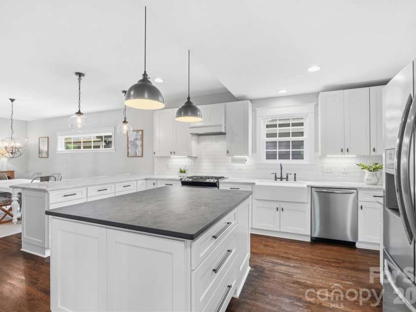 2240 Bay Street, Charlotte, NC 28205.  MLS# CAR4369987, YatesRealty ID 14723. 