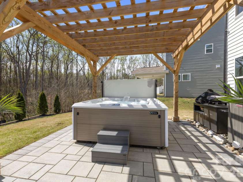 154 Cotton Field Drive, Statesville, NC 28677.  MLS# CAR4358774, YatesRealty ID 14724. 