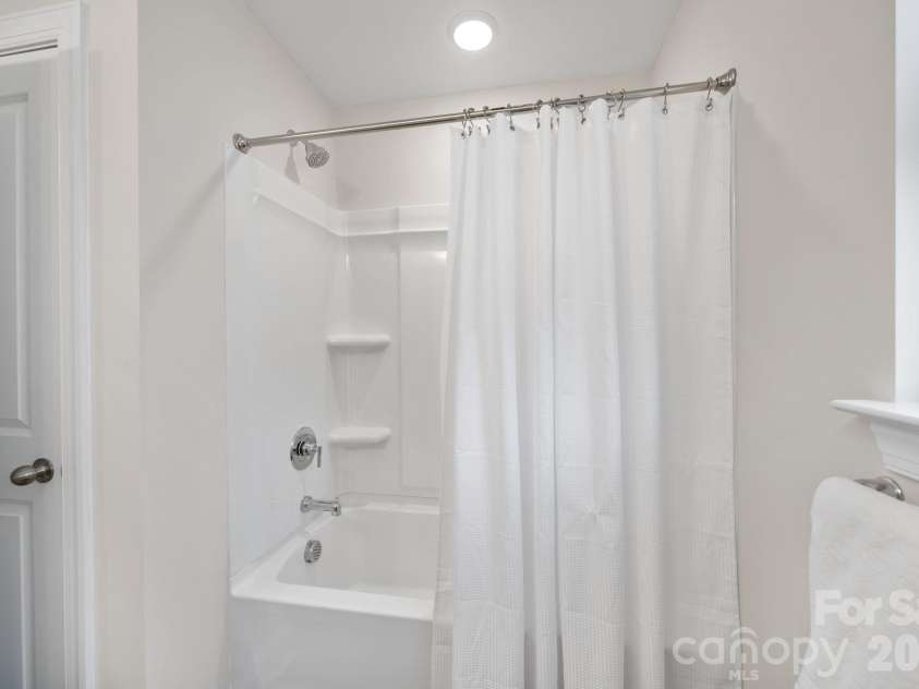 154 Cotton Field Drive, Statesville, NC 28677.  MLS# CAR4358774, YatesRealty ID 14724. Guest bathroom
