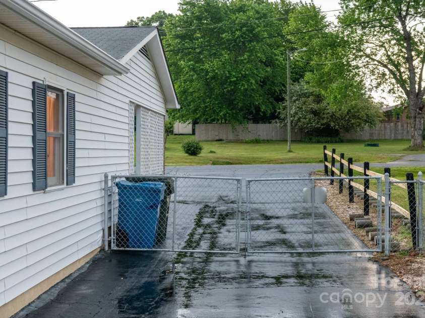 2212 10th Avenue, Hickory, NC 28601.  MLS# CAR4260965, YatesRealty ID 14724. Back.