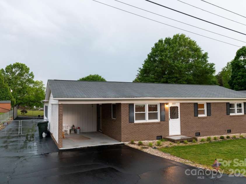 2212 10th Avenue, Hickory, NC 28601.  MLS# CAR4260965, YatesRealty ID 14724. Carport/Fence