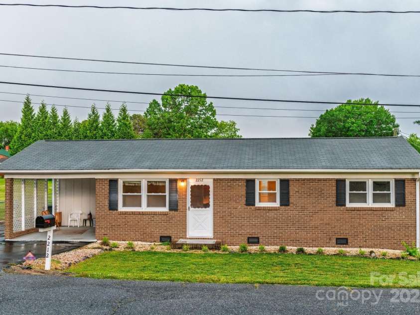 2212 10th Avenue, Hickory, NC 28601.  MLS# CAR4260965, YatesRealty ID 14724. Front.