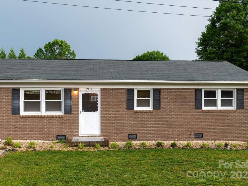 2212 10th Avenue, Hickory, NC 28601.  MLS# CAR4260965, YatesRealty ID 14724. Front.