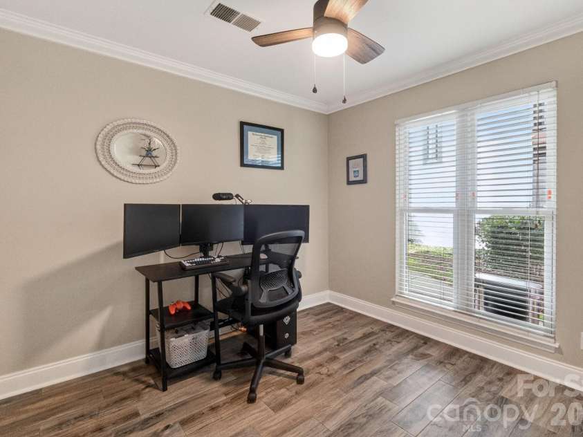 18695 Vineyard Point Lane, Cornelius, NC 28031.  MLS# CAR4350296, YatesRealty ID 14726. 