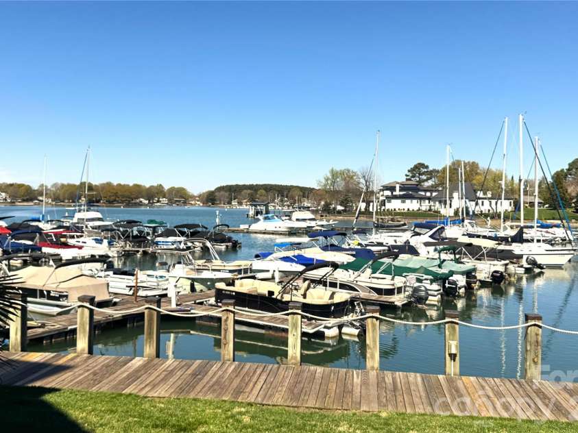 18695 Vineyard Point Lane, Cornelius, NC 28031.  MLS# CAR4350296, YatesRealty ID 14726. 