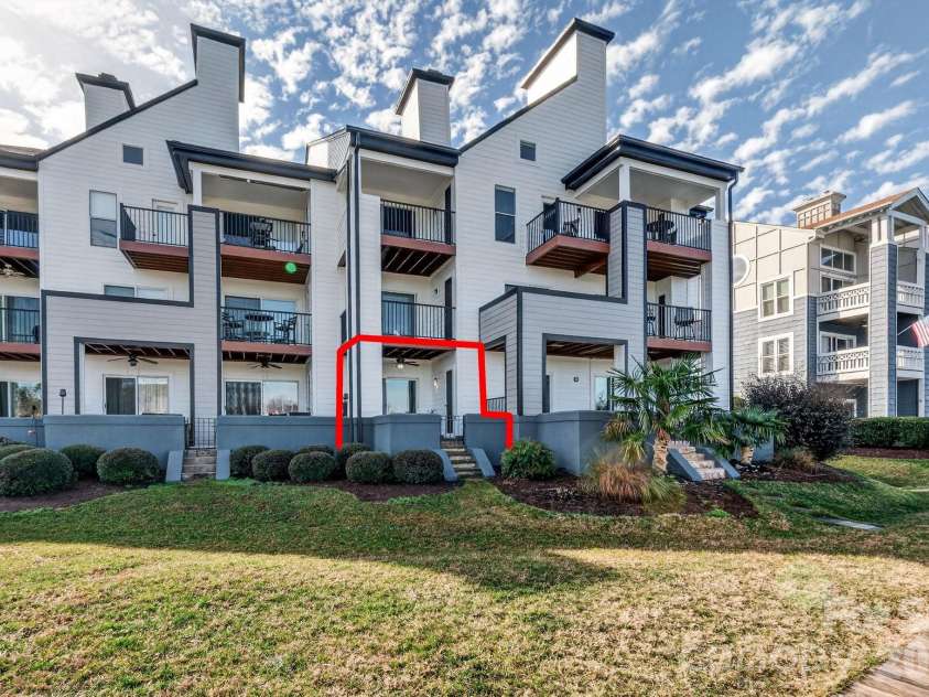 18695 Vineyard Point Lane, Cornelius, NC 28031.  MLS# CAR4350296, YatesRealty ID 14726. 