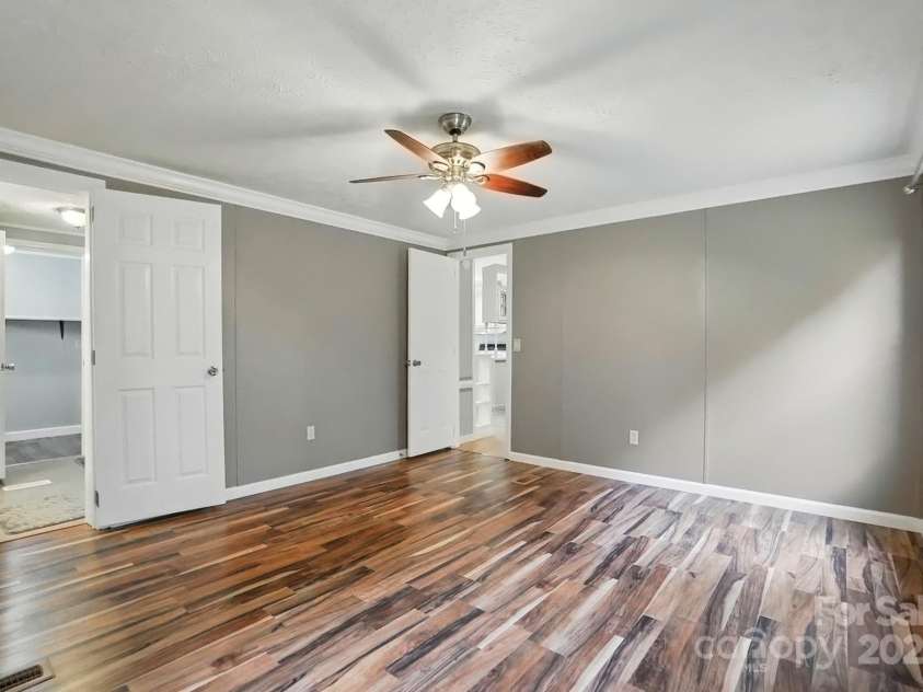 621 Harper Davis Road, Lake Wylie, SC 29710.  MLS# CAR4247083, YatesRealty ID 14726. Primary bedroom