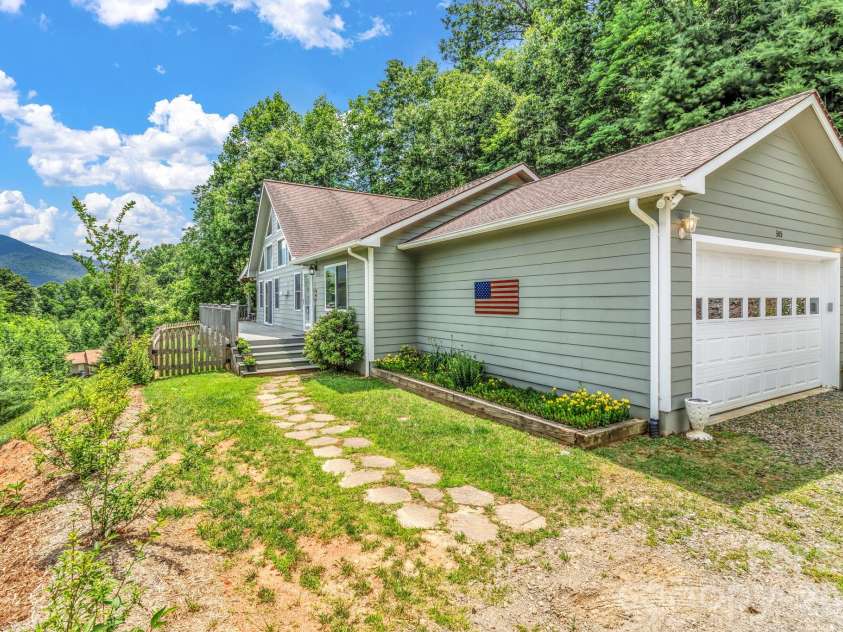 305 Majestic Mountain Drive, Burnsville, NC 28714.  MLS# CAR4388956, YatesRealty ID 14727. 