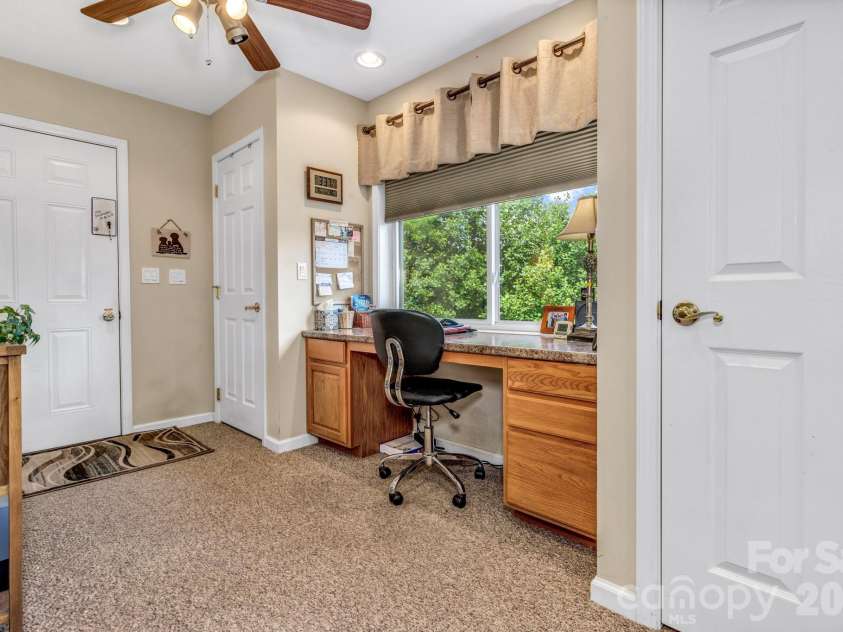 305 Majestic Mountain Drive, Burnsville, NC 28714.  MLS# CAR4388956, YatesRealty ID 14727. 