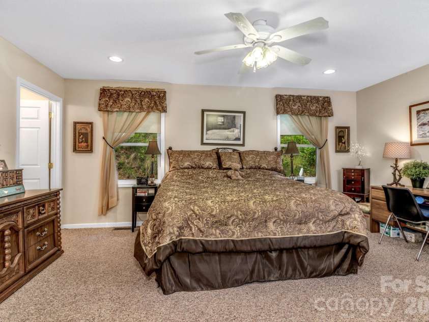 305 Majestic Mountain Drive, Burnsville, NC 28714.  MLS# CAR4388956, YatesRealty ID 14727. 
