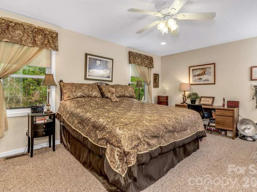 305 Majestic Mountain Drive, Burnsville, NC 28714.  MLS# CAR4388956, YatesRealty ID 14727. 