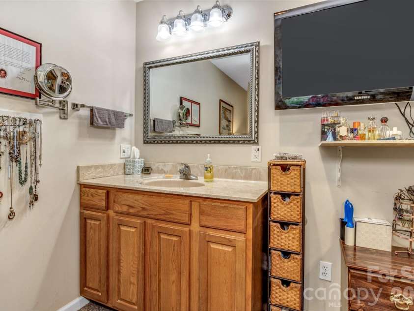 305 Majestic Mountain Drive, Burnsville, NC 28714.  MLS# CAR4388956, YatesRealty ID 14727. 