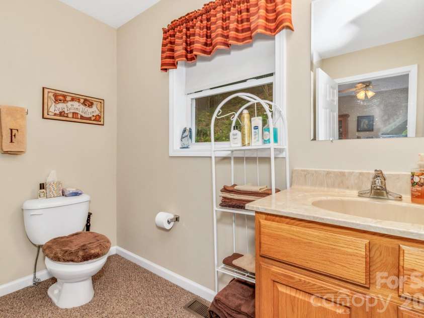 305 Majestic Mountain Drive, Burnsville, NC 28714.  MLS# CAR4388956, YatesRealty ID 14727. 