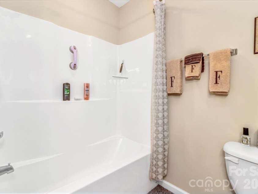 305 Majestic Mountain Drive, Burnsville, NC 28714.  MLS# CAR4388956, YatesRealty ID 14727. 