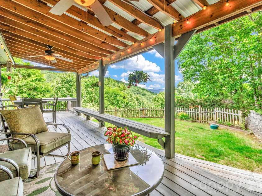 305 Majestic Mountain Drive, Burnsville, NC 28714.  MLS# CAR4388956, YatesRealty ID 14727. 