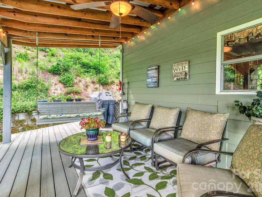 305 Majestic Mountain Drive, Burnsville, NC 28714.  MLS# CAR4388956, YatesRealty ID 14727. 
