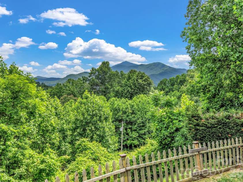 305 Majestic Mountain Drive, Burnsville, NC 28714.  MLS# CAR4388956, YatesRealty ID 14727. 
