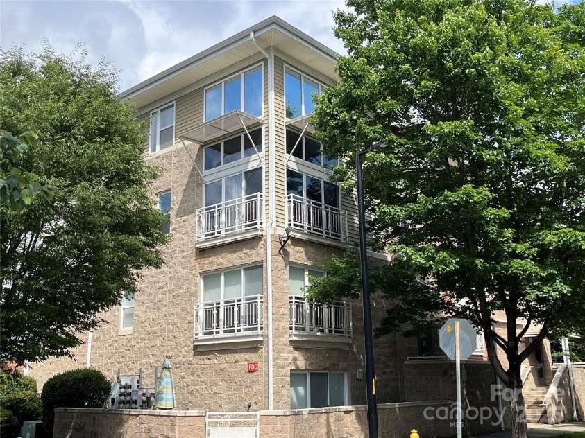 650 Raphael Place, Charlotte, NC 28205.  MLS# CAR4248746, YatesRealty ID 14727. 