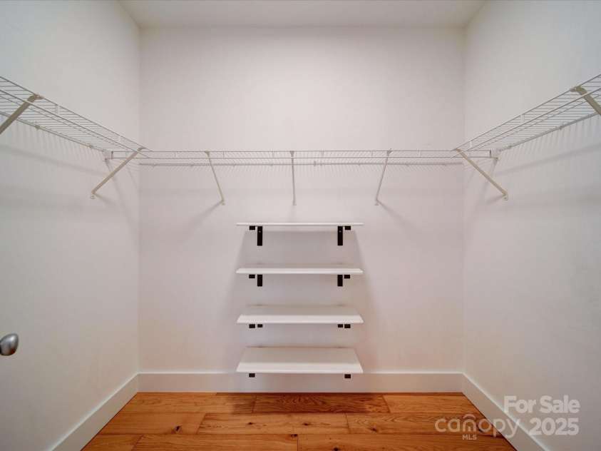 650 Raphael Place, Charlotte, NC 28205.  MLS# CAR4248746, YatesRealty ID 14727. 