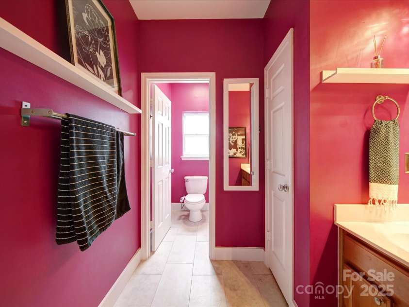 650 Raphael Place, Charlotte, NC 28205.  MLS# CAR4248746, YatesRealty ID 14727. 