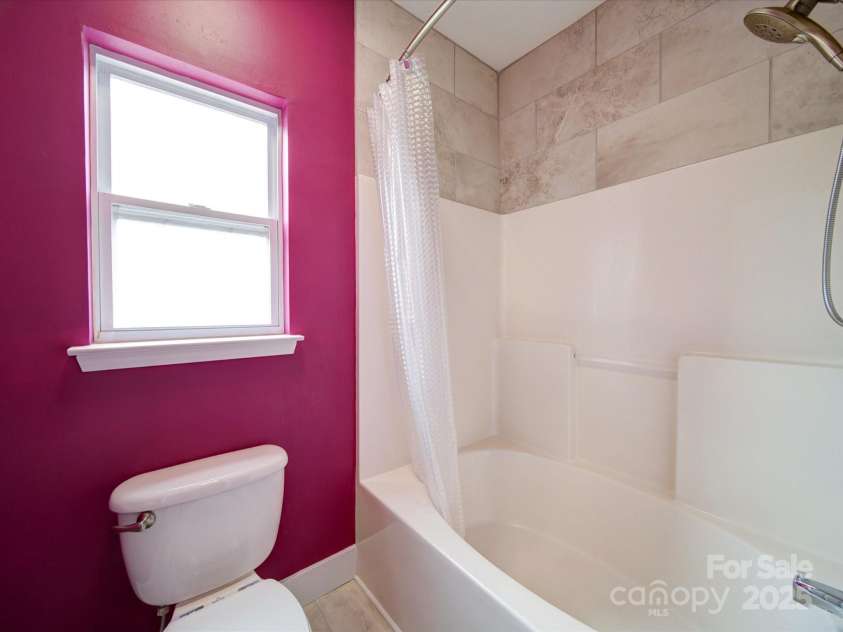 650 Raphael Place, Charlotte, NC 28205.  MLS# CAR4248746, YatesRealty ID 14727. 