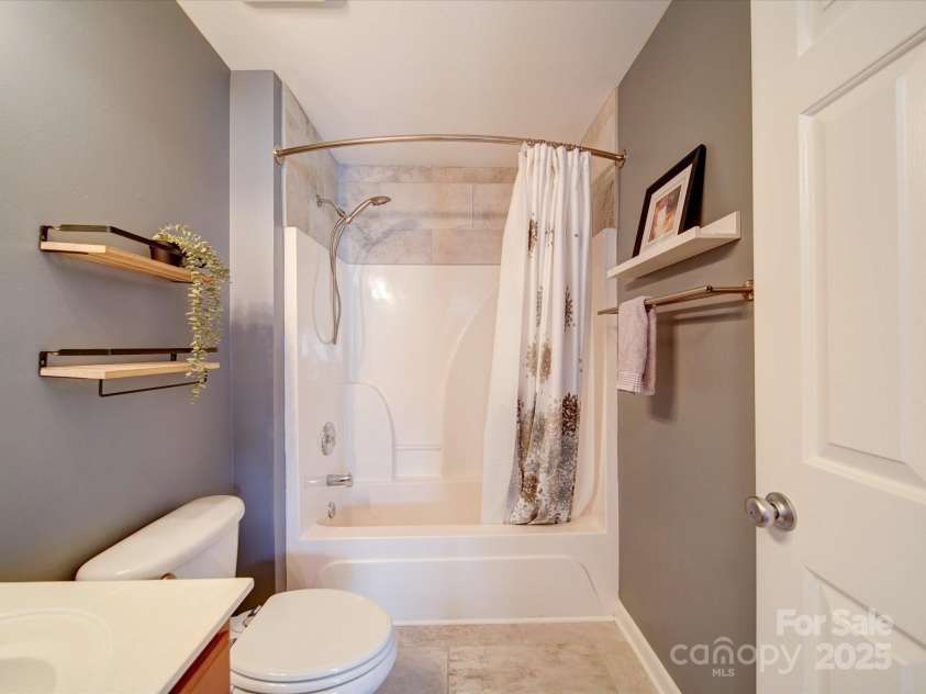 650 Raphael Place, Charlotte, NC 28205.  MLS# CAR4248746, YatesRealty ID 14727. 