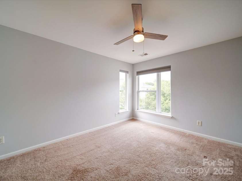 650 Raphael Place, Charlotte, NC 28205.  MLS# CAR4248746, YatesRealty ID 14727. 