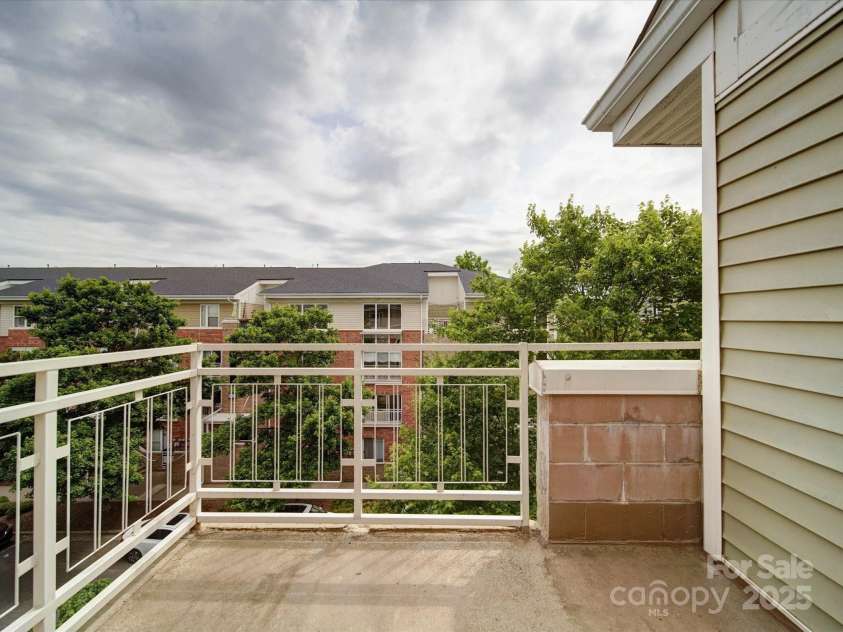 650 Raphael Place, Charlotte, NC 28205.  MLS# CAR4248746, YatesRealty ID 14727. 