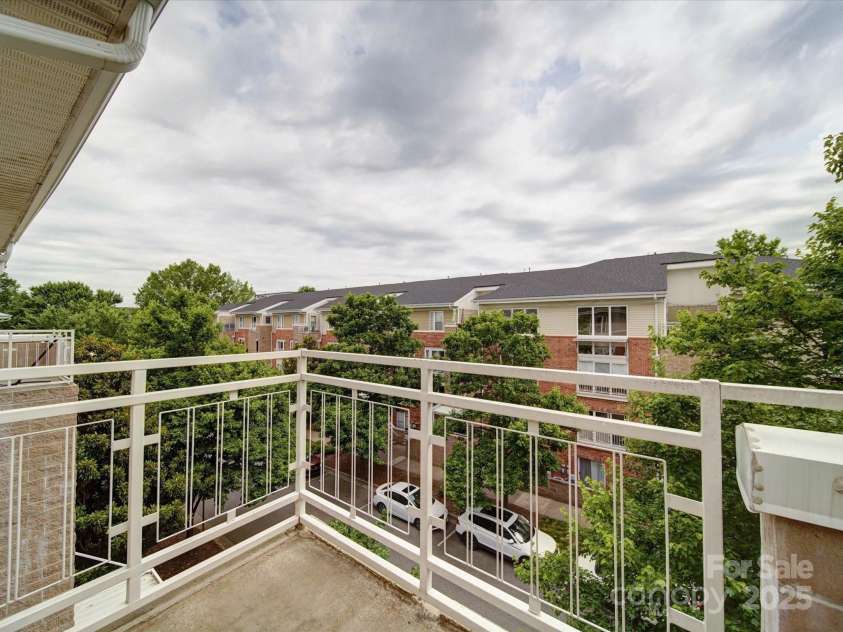 650 Raphael Place, Charlotte, NC 28205.  MLS# CAR4248746, YatesRealty ID 14727. 