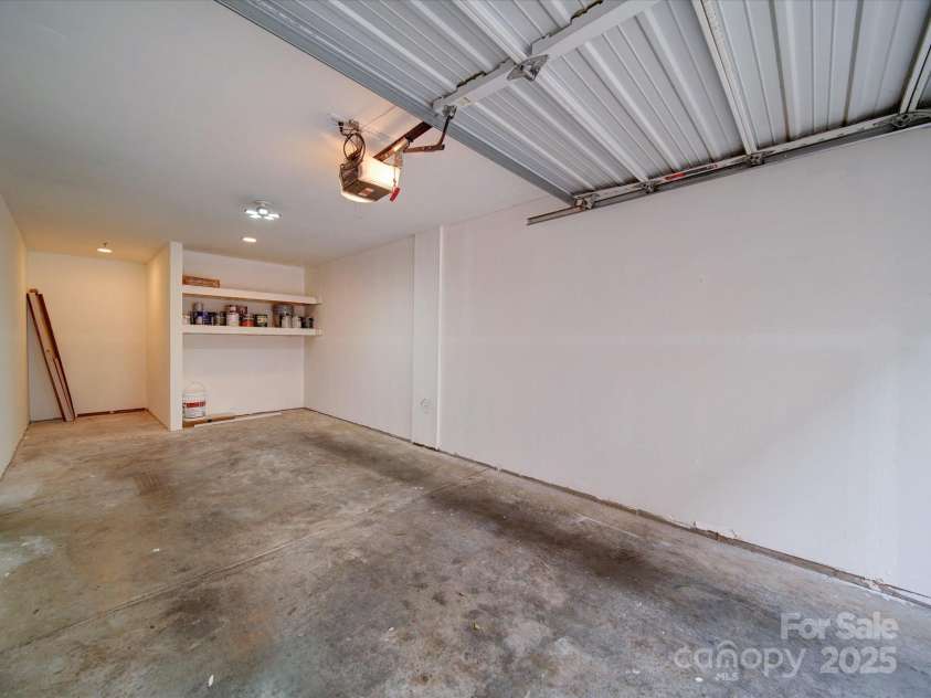 650 Raphael Place, Charlotte, NC 28205.  MLS# CAR4248746, YatesRealty ID 14727. 