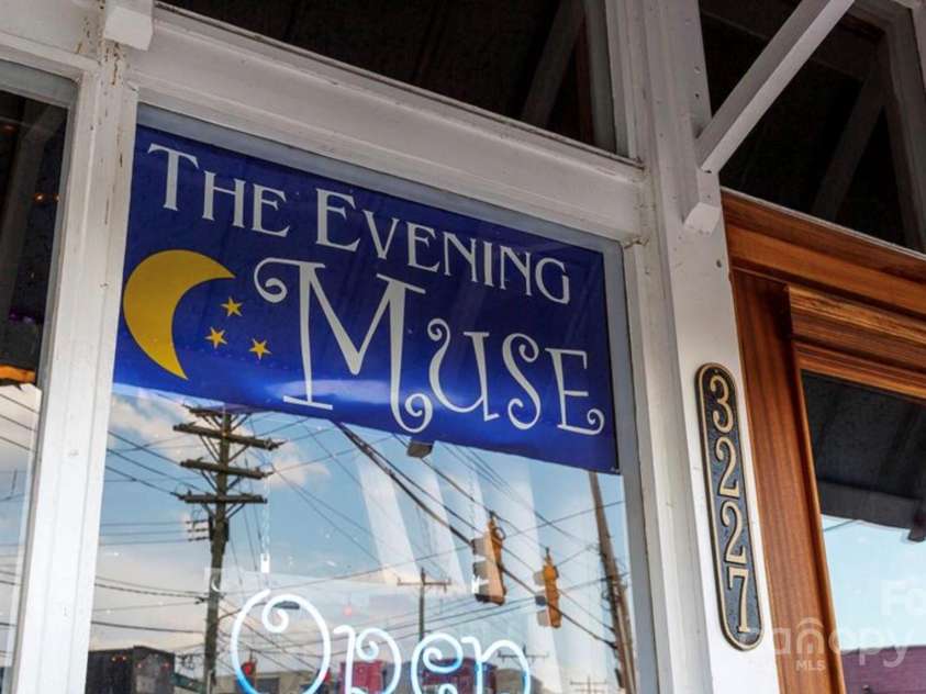 650 Raphael Place, Charlotte, NC 28205.  MLS# CAR4248746, YatesRealty ID 14727. 