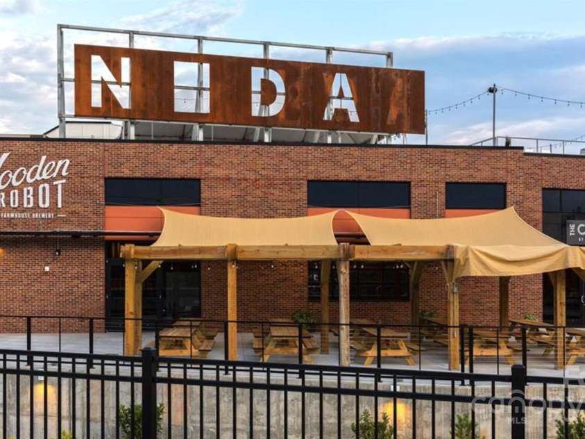 650 Raphael Place, Charlotte, NC 28205.  MLS# CAR4248746, YatesRealty ID 14727. 