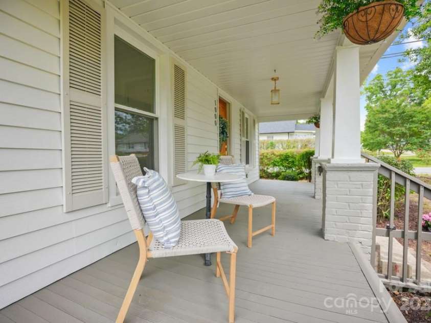 1000 Oakshade Avenue, Kannapolis, NC 28083.  MLS# CAR4256703, YatesRealty ID 14728. Large Front Porch